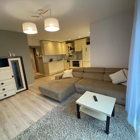 Sunny Apartment, 5min To The Sea. Parking. Self Check In. Апартаменти *