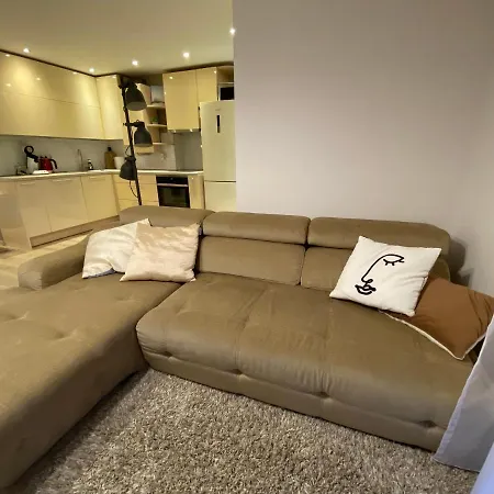 Sunny Apartment, 5min To The Sea. Parking. Self Check In. Apartment