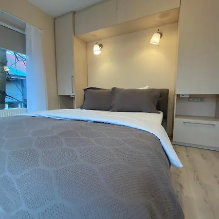 Апартаменти Sunny Apartment, 5min To The Sea. Parking. Self Check In. *