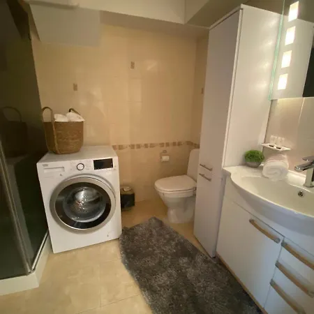 Апартаменти Sunny Apartment, 5min To The Sea. Parking. Self Check In. Паланга