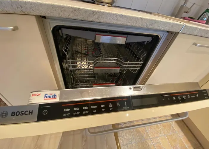 Sunny Apartment, 5min To The Sea. Parking. Self Check In. Palanga