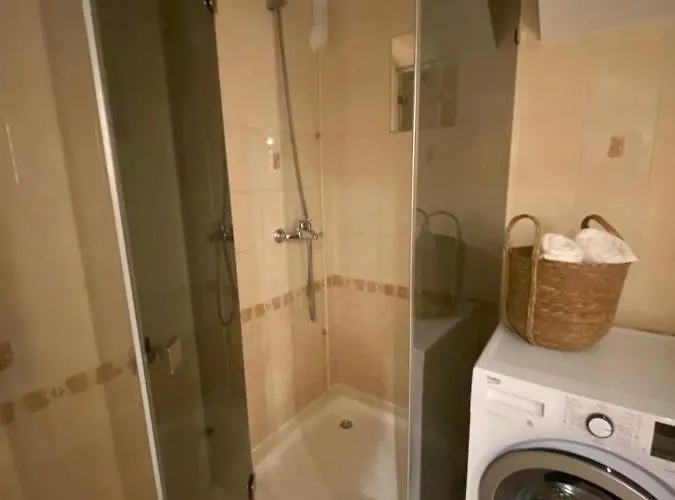 Sunny Apartment, 5min To The Sea. Parking. Self Check In. Apartmán