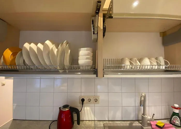 Sunny Apartment, 5min To The Sea. Parking. Self Check In. *